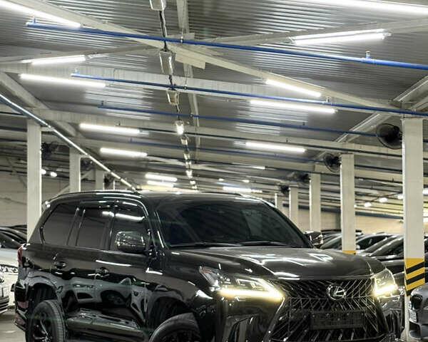 Черный Лексус ЛХ, объемом двигателя 4.46 л и пробегом 150 тыс. км за 66000 $, фото 4 на Automoto.ua
