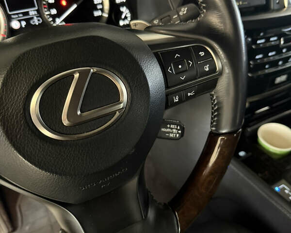 Черный Лексус ЛХ, объемом двигателя 5.7 л и пробегом 145 тыс. км за 65000 $, фото 19 на Automoto.ua