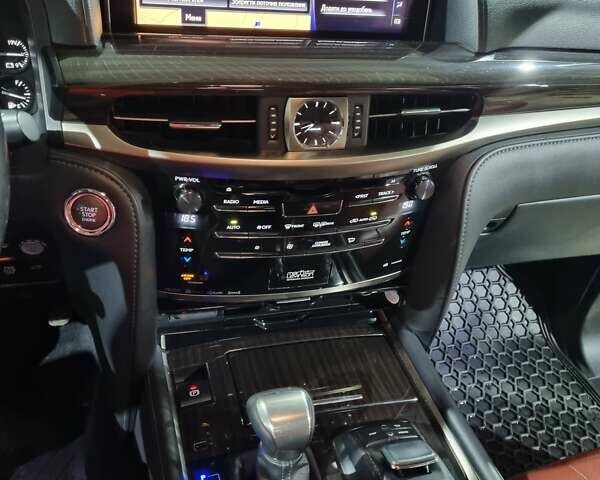 Черный Лексус ЛХ, объемом двигателя 5.66 л и пробегом 156 тыс. км за 67000 $, фото 47 на Automoto.ua