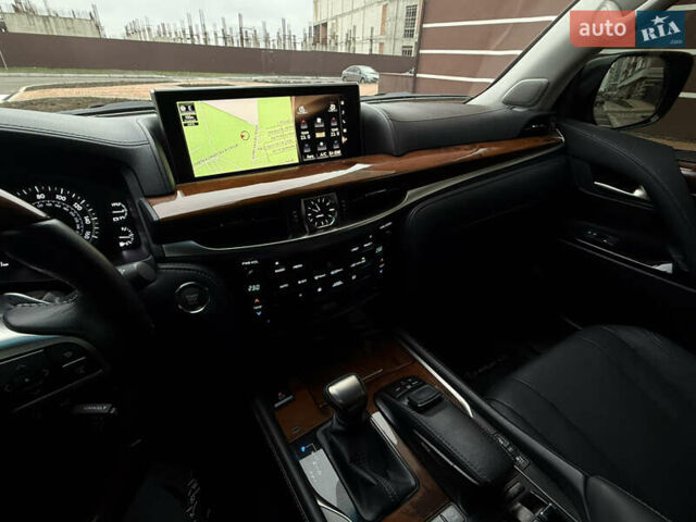 Черный Лексус ЛХ, объемом двигателя 5.66 л и пробегом 82 тыс. км за 58000 $, фото 8 на Automoto.ua