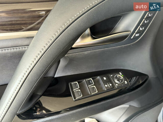 Черный Лексус ЛХ, объемом двигателя 5.7 л и пробегом 145 тыс. км за 65000 $, фото 10 на Automoto.ua