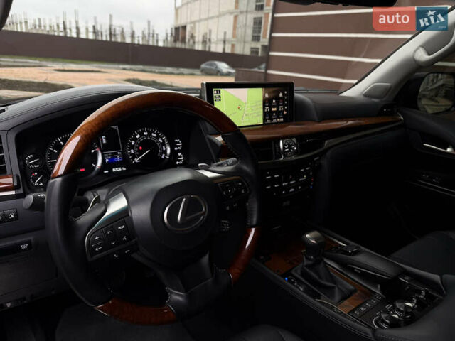 Черный Лексус ЛХ, объемом двигателя 5.66 л и пробегом 82 тыс. км за 58000 $, фото 10 на Automoto.ua