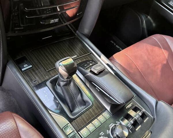 Черный Лексус ЛХ, объемом двигателя 4.5 л и пробегом 175 тыс. км за 59000 $, фото 10 на Automoto.ua