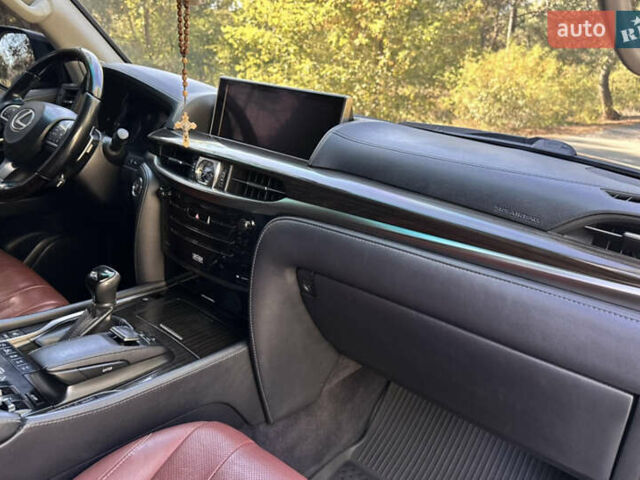Черный Лексус ЛХ, объемом двигателя 4.5 л и пробегом 175 тыс. км за 59000 $, фото 9 на Automoto.ua