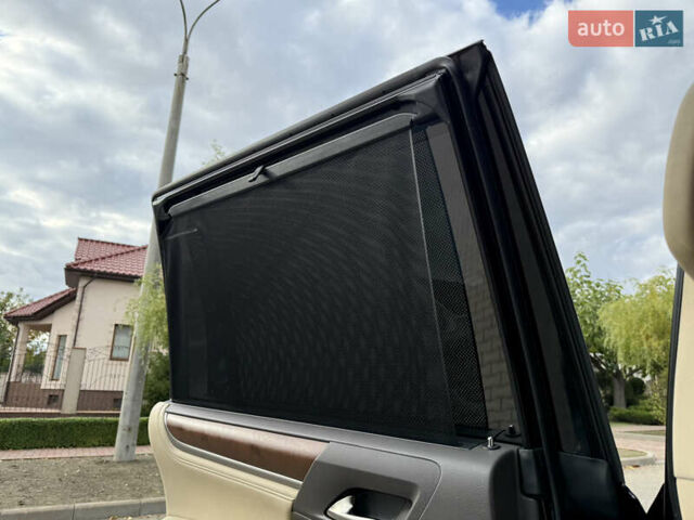 Черный Лексус ЛХ, объемом двигателя 4.5 л и пробегом 230 тыс. км за 55900 $, фото 99 на Automoto.ua