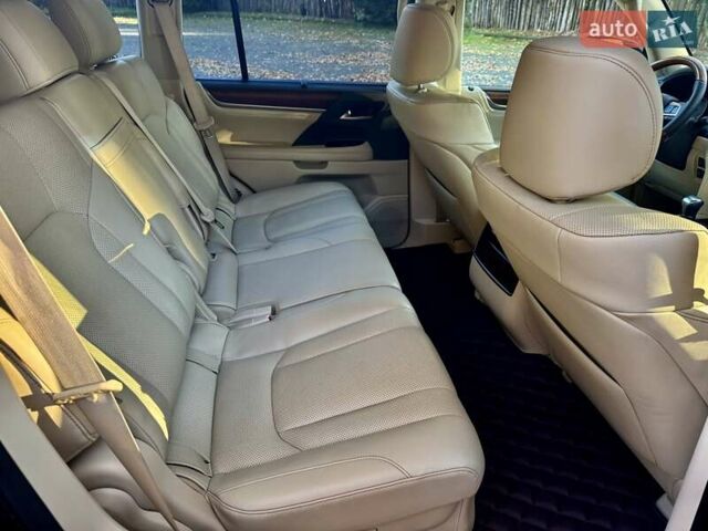 Черный Лексус ЛХ, объемом двигателя 4.46 л и пробегом 120 тыс. км за 68000 $, фото 17 на Automoto.ua