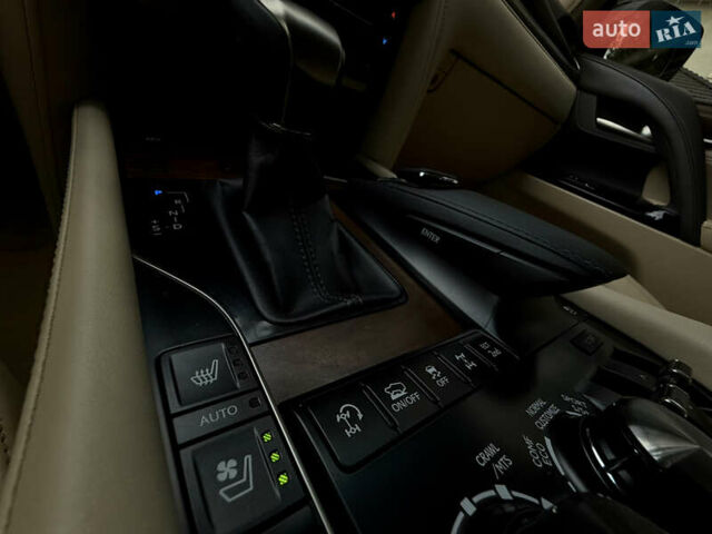 Черный Лексус ЛХ, объемом двигателя 4.5 л и пробегом 230 тыс. км за 55900 $, фото 122 на Automoto.ua