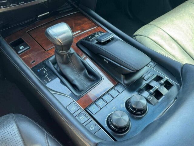 Черный Лексус ЛХ, объемом двигателя 5.7 л и пробегом 78 тыс. км за 43200 $, фото 10 на Automoto.ua