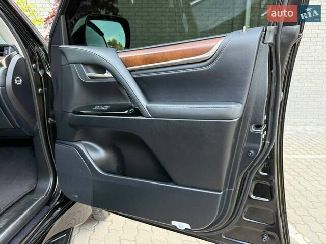 Черный Лексус ЛХ, объемом двигателя 5.66 л и пробегом 142 тыс. км за 60500 $, фото 63 на Automoto.ua