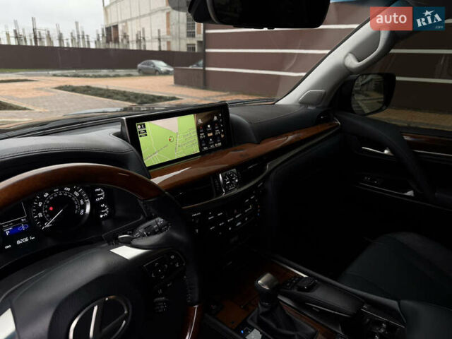 Черный Лексус ЛХ, объемом двигателя 5.66 л и пробегом 82 тыс. км за 58000 $, фото 11 на Automoto.ua