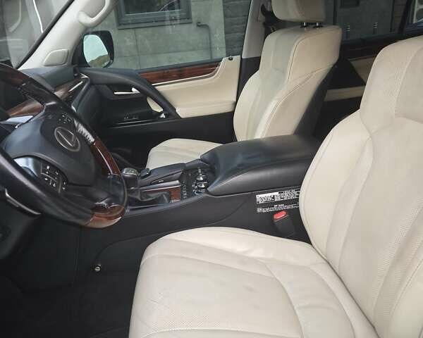 Чорний Лексус ЛХ, об'ємом двигуна 4.46 л та пробігом 312 тис. км за 55500 $, фото 2 на Automoto.ua