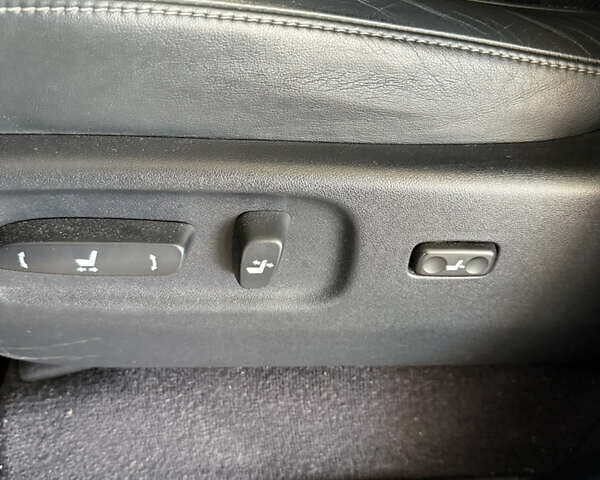 Черный Лексус ЛХ, объемом двигателя 5.7 л и пробегом 145 тыс. км за 65000 $, фото 12 на Automoto.ua