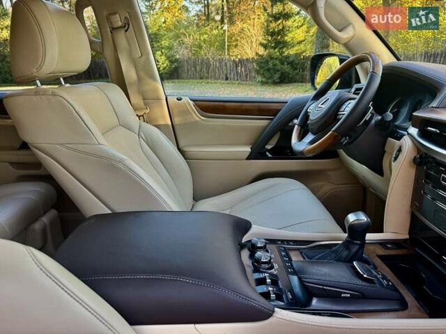 Черный Лексус ЛХ, объемом двигателя 4.46 л и пробегом 120 тыс. км за 68000 $, фото 11 на Automoto.ua