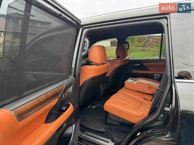 Чорний Лексус ЛХ, об'ємом двигуна 4.46 л та пробігом 195 тис. км за 59500 $, фото 8 на Automoto.ua