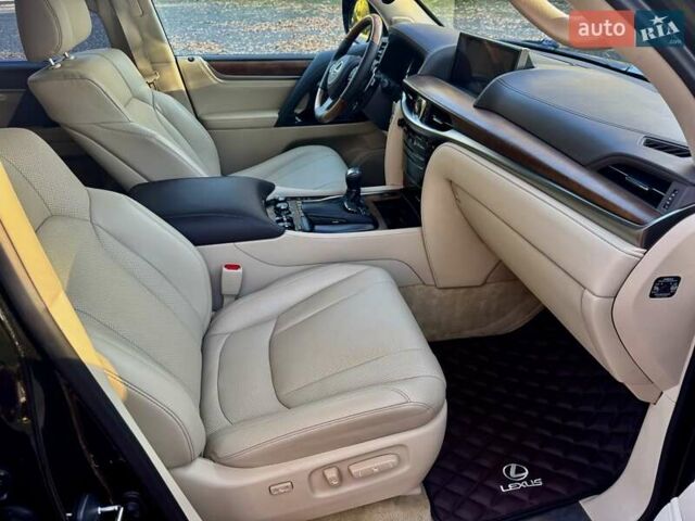 Черный Лексус ЛХ, объемом двигателя 4.46 л и пробегом 120 тыс. км за 68000 $, фото 15 на Automoto.ua