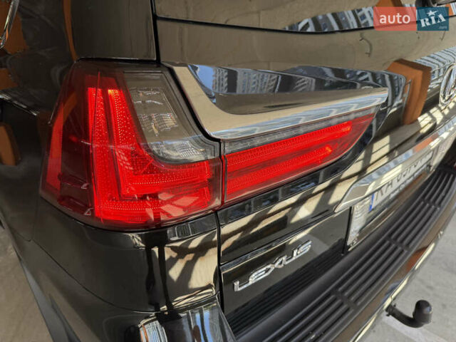 Черный Лексус ЛХ, объемом двигателя 5.7 л и пробегом 145 тыс. км за 65000 $, фото 21 на Automoto.ua