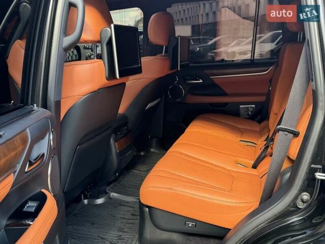 Черный Лексус ЛХ, объемом двигателя 5.66 л и пробегом 174 тыс. км за 57500 $, фото 8 на Automoto.ua