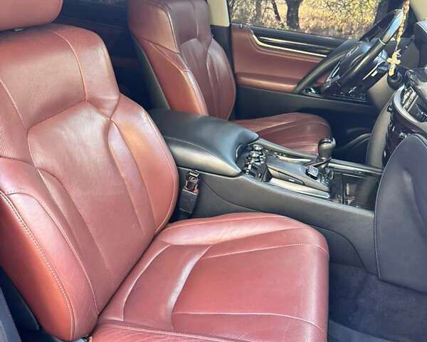 Чорний Лексус ЛХ, об'ємом двигуна 4.5 л та пробігом 175 тис. км за 63000 $, фото 14 на Automoto.ua