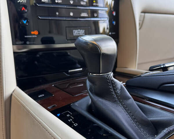 Чорний Лексус ЛХ, об'ємом двигуна 5.66 л та пробігом 79 тис. км за 67000 $, фото 41 на Automoto.ua