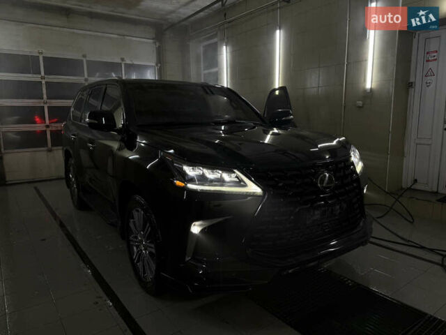 Черный Лексус ЛХ, объемом двигателя 5.66 л и пробегом 82 тыс. км за 58000 $, фото 1 на Automoto.ua