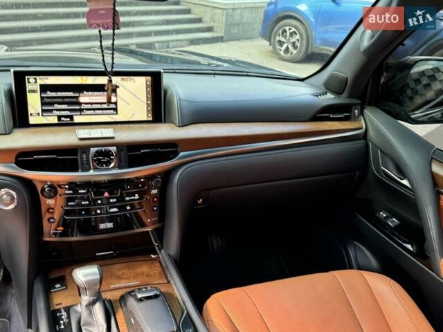 Черный Лексус ЛХ, объемом двигателя 5.66 л и пробегом 174 тыс. км за 57500 $, фото 10 на Automoto.ua
