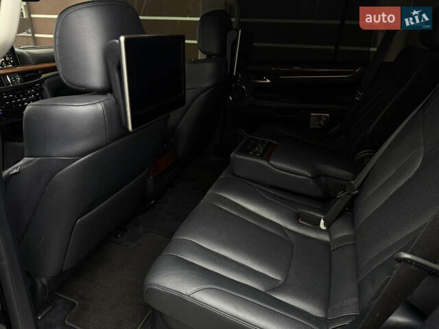 Черный Лексус ЛХ, объемом двигателя 5.66 л и пробегом 82 тыс. км за 58000 $, фото 6 на Automoto.ua