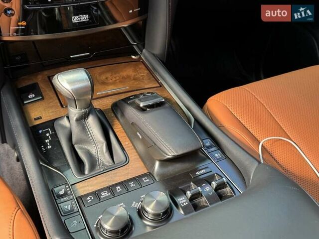 Черный Лексус ЛХ, объемом двигателя 5.66 л и пробегом 174 тыс. км за 57500 $, фото 13 на Automoto.ua