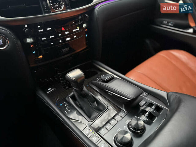 Чорний Лексус ЛХ, об'ємом двигуна 5.7 л та пробігом 161 тис. км за 67000 $, фото 29 на Automoto.ua