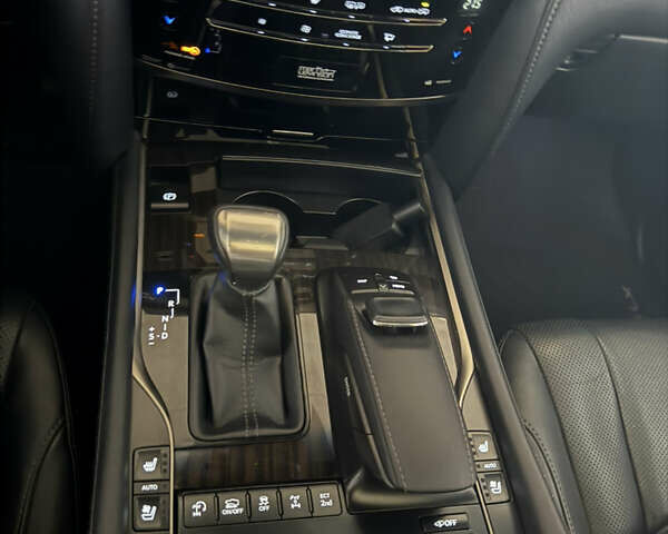 Черный Лексус ЛХ, объемом двигателя 5.7 л и пробегом 145 тыс. км за 65000 $, фото 9 на Automoto.ua