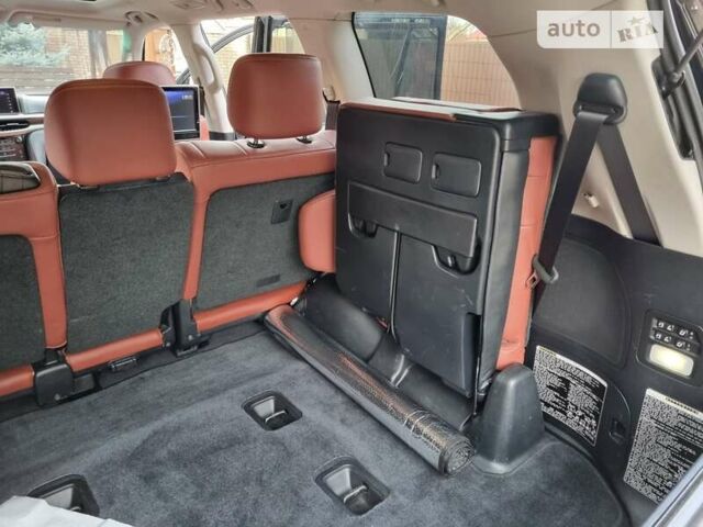 Черный Лексус ЛХ, объемом двигателя 5.66 л и пробегом 156 тыс. км за 67000 $, фото 11 на Automoto.ua