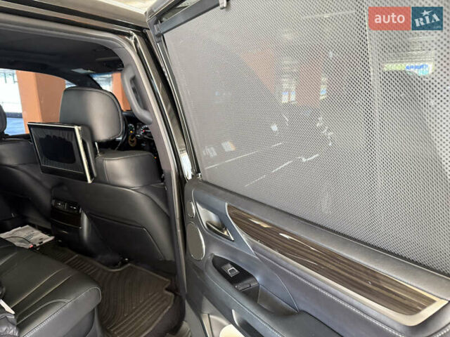 Черный Лексус ЛХ, объемом двигателя 5.7 л и пробегом 145 тыс. км за 65000 $, фото 14 на Automoto.ua