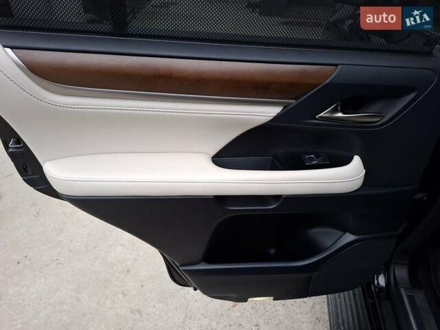 Черный Лексус ЛХ, объемом двигателя 4.46 л и пробегом 187 тыс. км за 65000 $, фото 14 на Automoto.ua