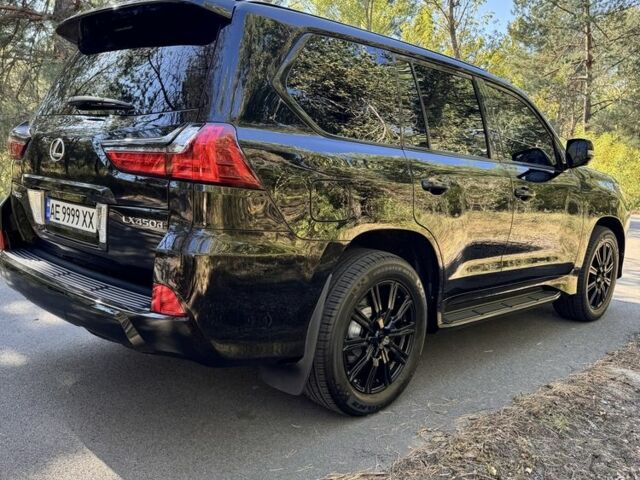 Чорний Лексус ЛХ, об'ємом двигуна 0 л та пробігом 157 тис. км за 63000 $, фото 1 на Automoto.ua