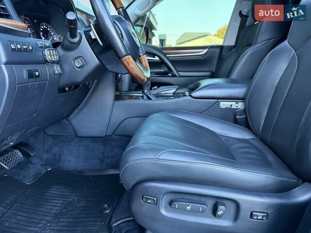 Черный Лексус ЛХ, объемом двигателя 5.66 л и пробегом 142 тыс. км за 60500 $, фото 16 на Automoto.ua