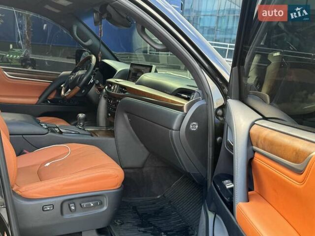 Черный Лексус ЛХ, объемом двигателя 5.66 л и пробегом 174 тыс. км за 57500 $, фото 14 на Automoto.ua