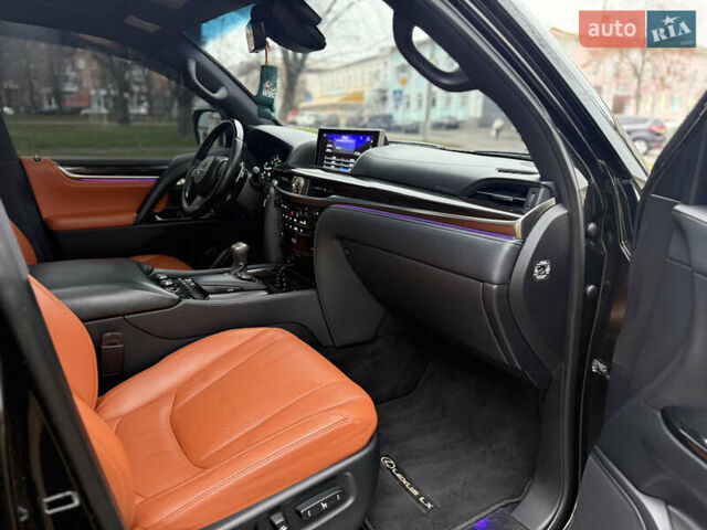 Чорний Лексус ЛХ, об'ємом двигуна 5.7 л та пробігом 161 тис. км за 67000 $, фото 39 на Automoto.ua