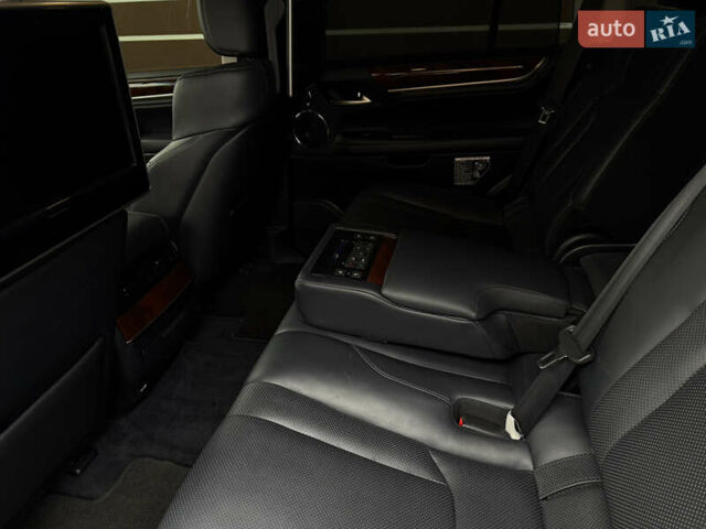 Черный Лексус ЛХ, объемом двигателя 5.66 л и пробегом 82 тыс. км за 58000 $, фото 5 на Automoto.ua