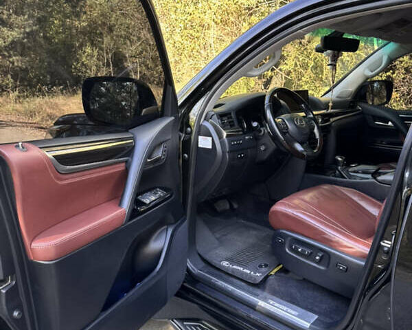 Черный Лексус ЛХ, объемом двигателя 4.5 л и пробегом 175 тыс. км за 59000 $, фото 6 на Automoto.ua