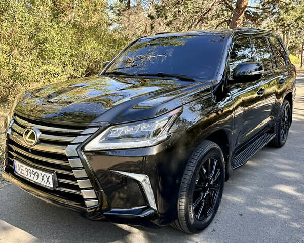 Чорний Лексус ЛХ, об'ємом двигуна 4.5 л та пробігом 175 тис. км за 63000 $, фото 1 на Automoto.ua