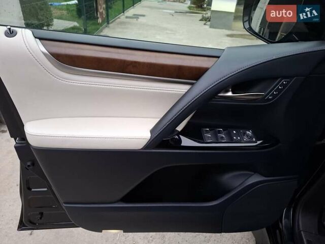 Черный Лексус ЛХ, объемом двигателя 4.46 л и пробегом 187 тыс. км за 65000 $, фото 5 на Automoto.ua