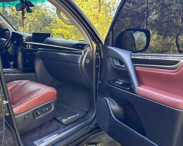 Чорний Лексус ЛХ, об'ємом двигуна 4.5 л та пробігом 175 тис. км за 63000 $, фото 12 на Automoto.ua