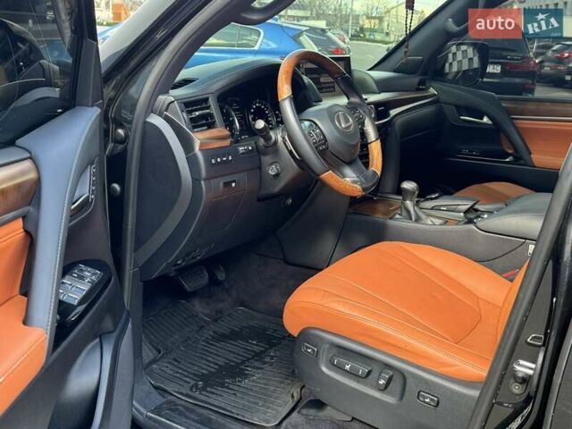 Черный Лексус ЛХ, объемом двигателя 5.66 л и пробегом 174 тыс. км за 57500 $, фото 6 на Automoto.ua