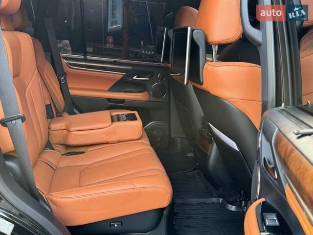 Черный Лексус ЛХ, объемом двигателя 5.66 л и пробегом 174 тыс. км за 57500 $, фото 15 на Automoto.ua