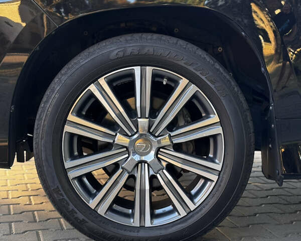 Чорний Лексус ЛХ, об'ємом двигуна 5.66 л та пробігом 79 тис. км за 67000 $, фото 5 на Automoto.ua