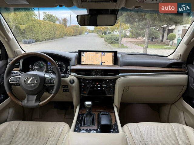 Черный Лексус ЛХ, объемом двигателя 4.5 л и пробегом 230 тыс. км за 55900 $, фото 1 на Automoto.ua