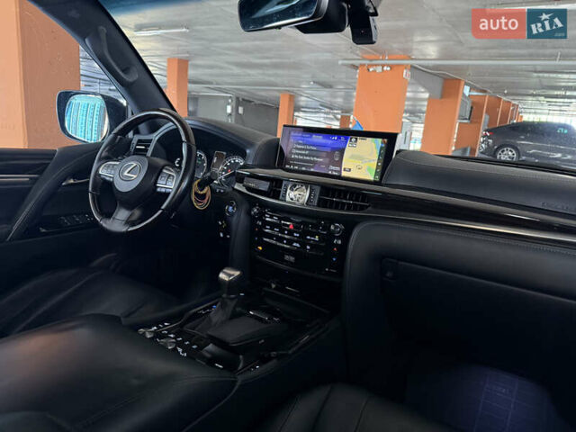 Черный Лексус ЛХ, объемом двигателя 5.7 л и пробегом 145 тыс. км за 65000 $, фото 15 на Automoto.ua