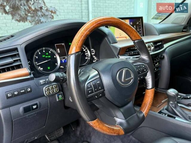 Черный Лексус ЛХ, объемом двигателя 5.66 л и пробегом 142 тыс. км за 60500 $, фото 43 на Automoto.ua