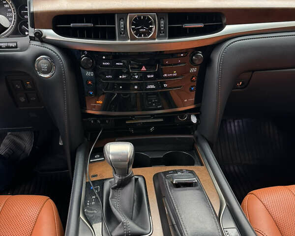 Чорний Лексус ЛХ, об'ємом двигуна 4.46 л та пробігом 195 тис. км за 59500 $, фото 10 на Automoto.ua