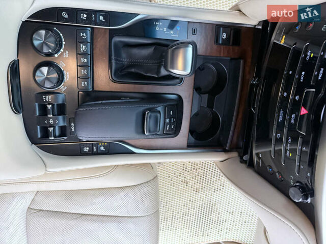 Чорний Лексус ЛХ, об'ємом двигуна 4.46 л та пробігом 235 тис. км за 55999 $, фото 13 на Automoto.ua