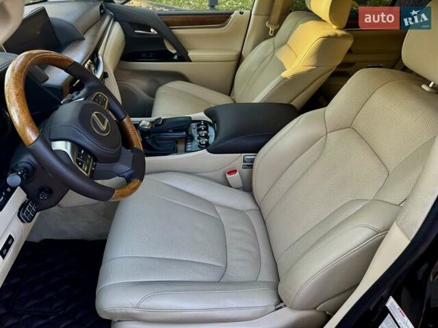 Черный Лексус ЛХ, объемом двигателя 4.46 л и пробегом 120 тыс. км за 68000 $, фото 26 на Automoto.ua